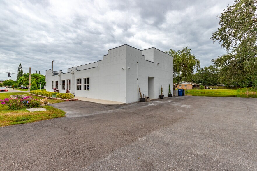 More Photos Of 3800 26th St W, Bradenton Medical For Sale