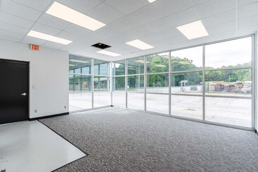 More Photos Of 2300 Jonesboro Rd SE, Atlanta Truck Terminal For Lease