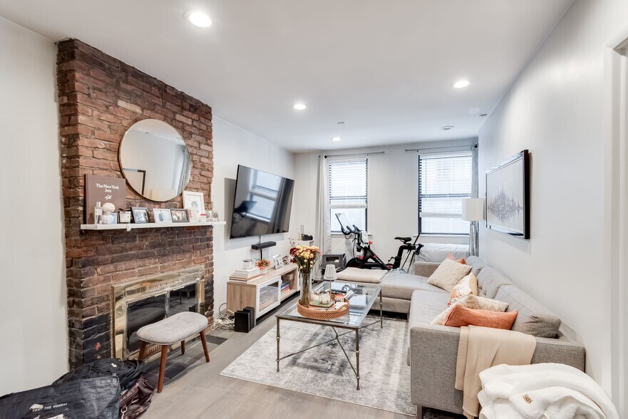 More Photos Of 129 E 47th St, New York Apartments For Sale
