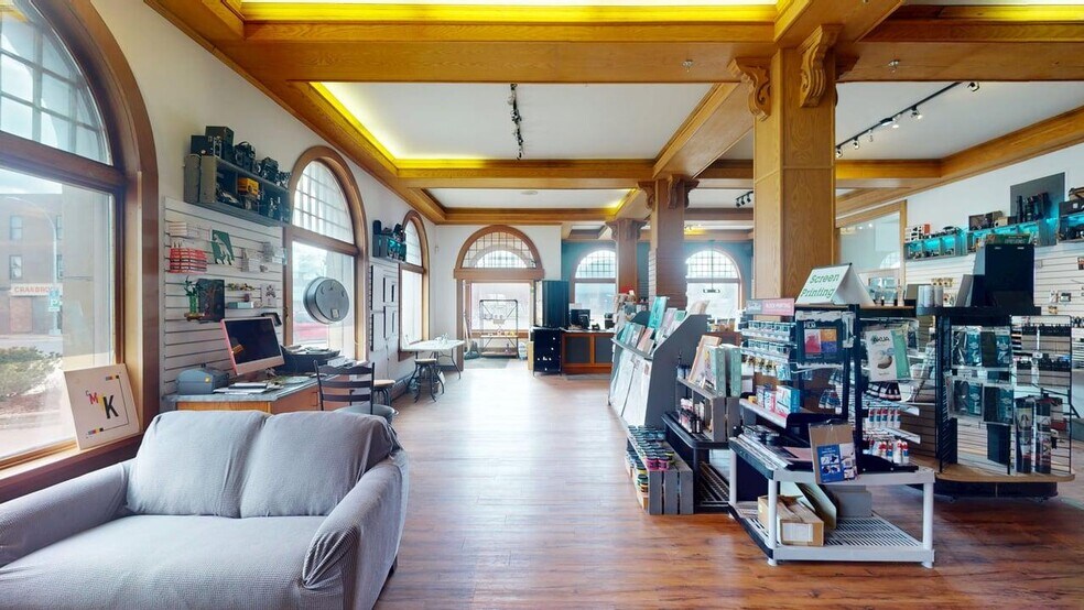 More Photos Of 800 Baker St, Cranbrook Storefront Retail Office For Sale