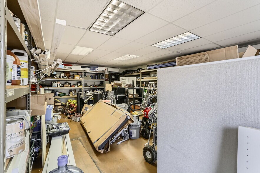 More Photos Of 5215 SE Flavel Dr, Portland Freestanding For Lease