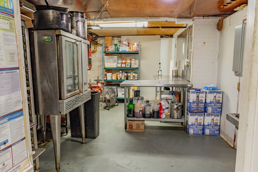 More Photos Of 10 Hardy Rd, Westbrook Freestanding For Sale