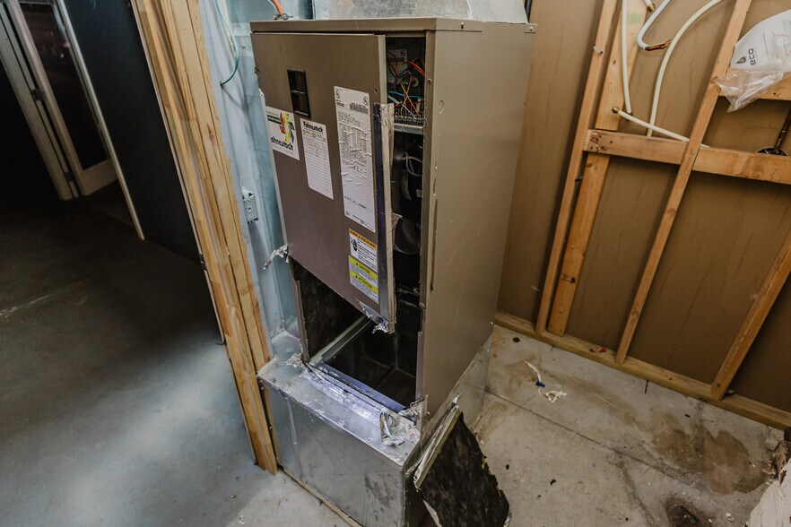 More Photos Of 470 N Seneca St, Wichita Warehouse For Sale