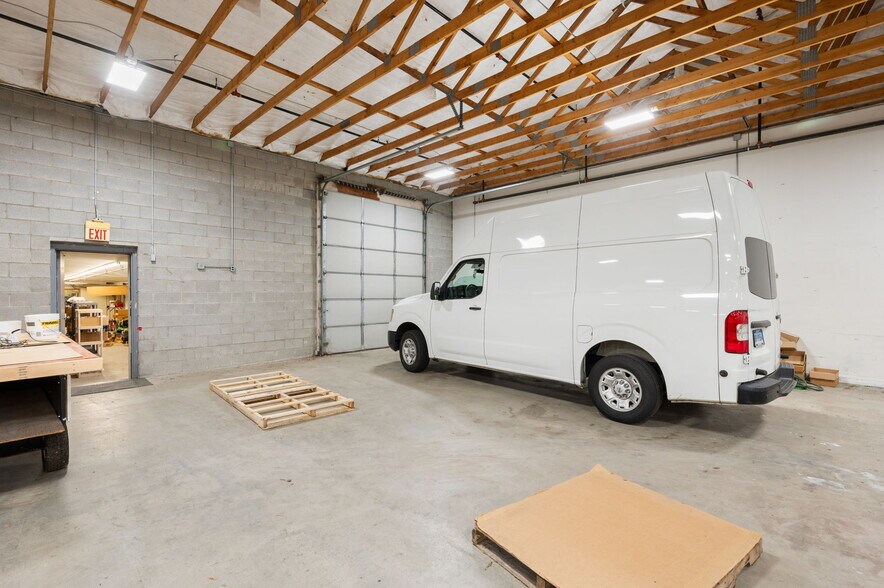 More Photos Of 16 E Industrial Rd, Branford Warehouse For Lease