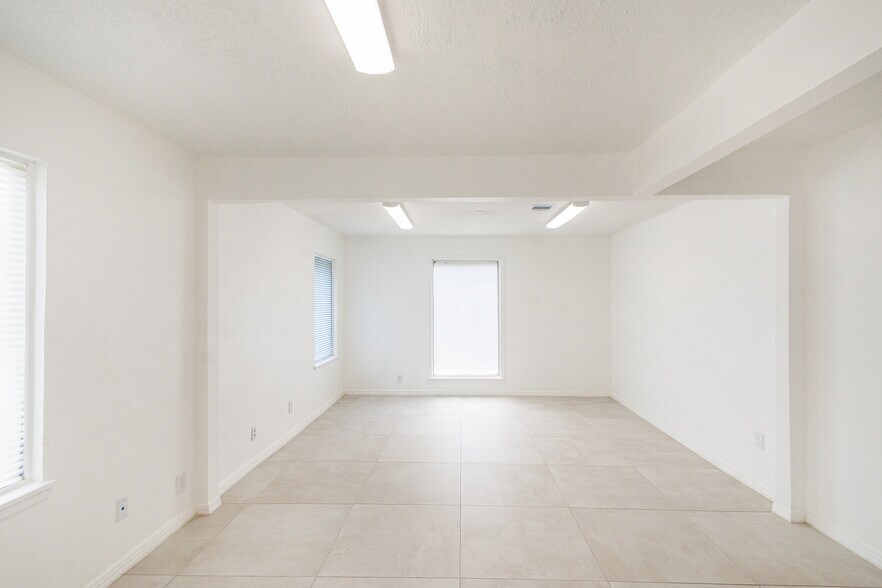 More Photos Of 5904 Dolores St, Houston Office For Lease