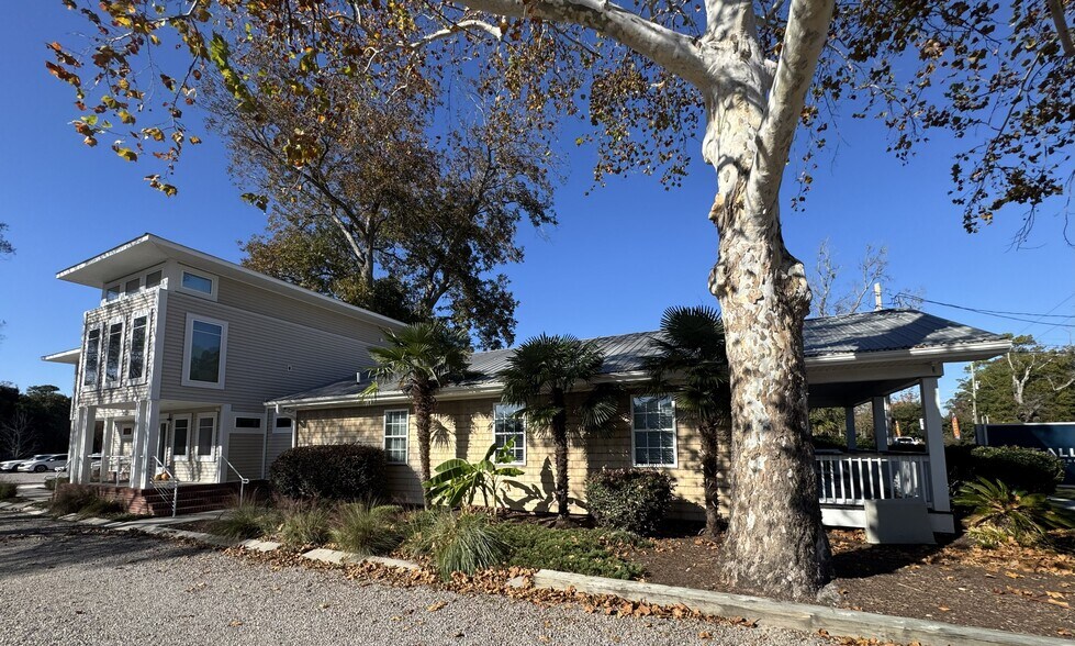 More Photos Of 34 Covil Ave, Wilmington Office For Sale