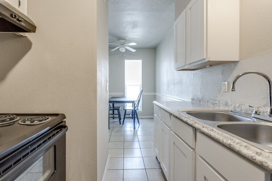 More Photos Of NW 10th St & N Classen Blvd, Oklahoma City Apartments For Sale