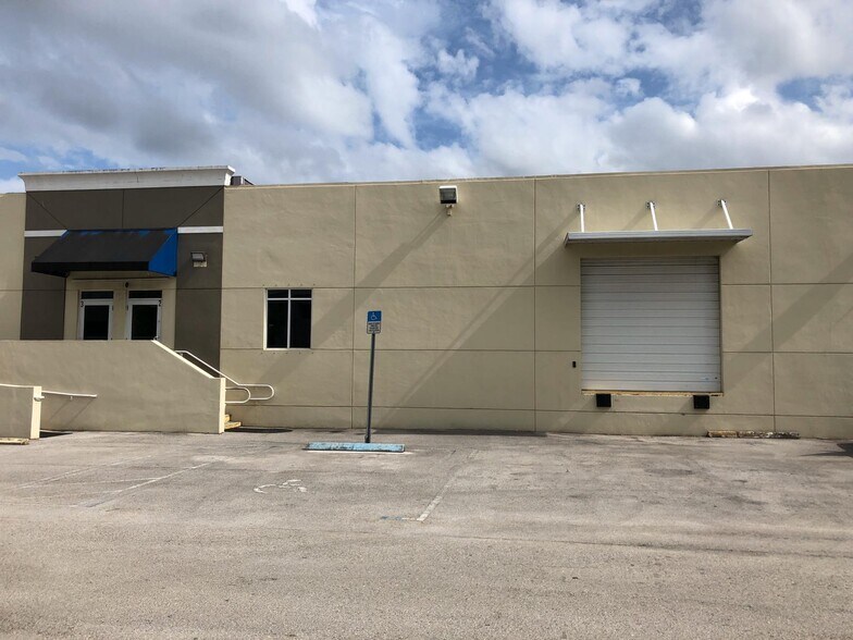 More Photos Of 17401 NW 2nd Ave, Miami Warehouse For Sale