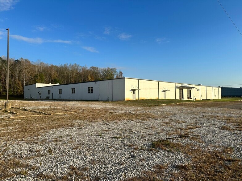 More Photos Of 944 Highway 15 N, New Albany Warehouse For Lease