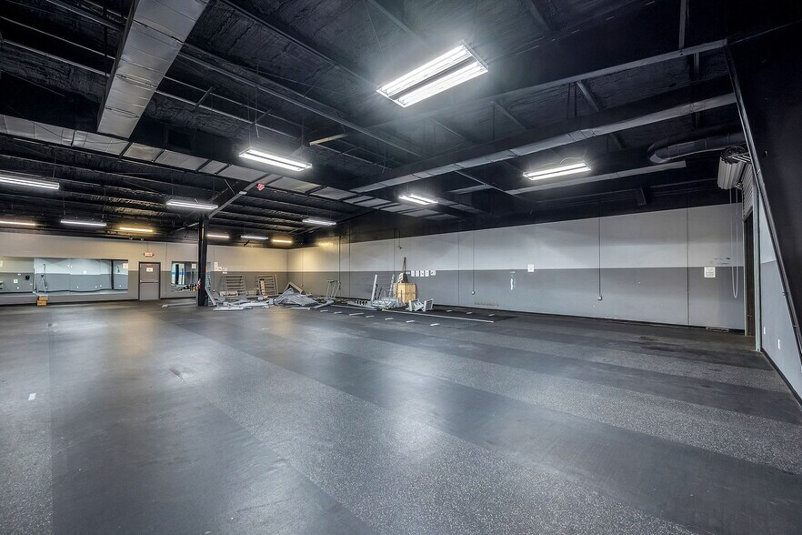 More Photos Of 7510 Lawndale St, Houston Warehouse For Sale