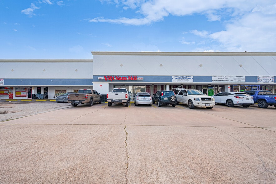 More Photos Of 8002-8138 Boone Rd, Houston Storefront For Sale