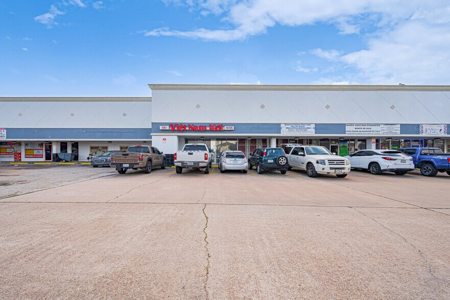 More Photos Of 8002-8138 Boone Rd, Houston Storefront For Lease