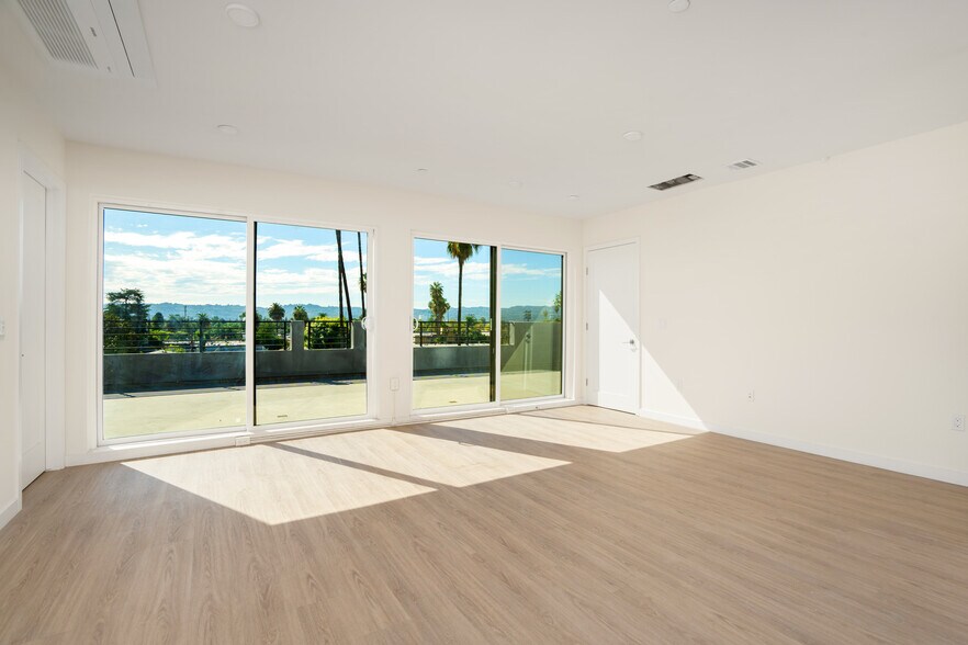 More Photos Of 14629 W Erwin St, Van Nuys Apartments For Sale