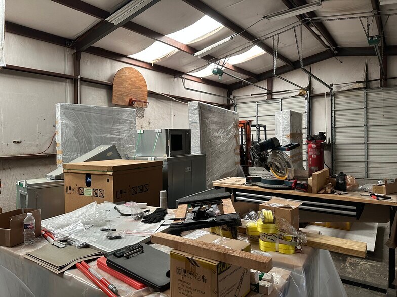 More Photos Of 1705 N Main St, Cleburne Auto Dealership For Lease