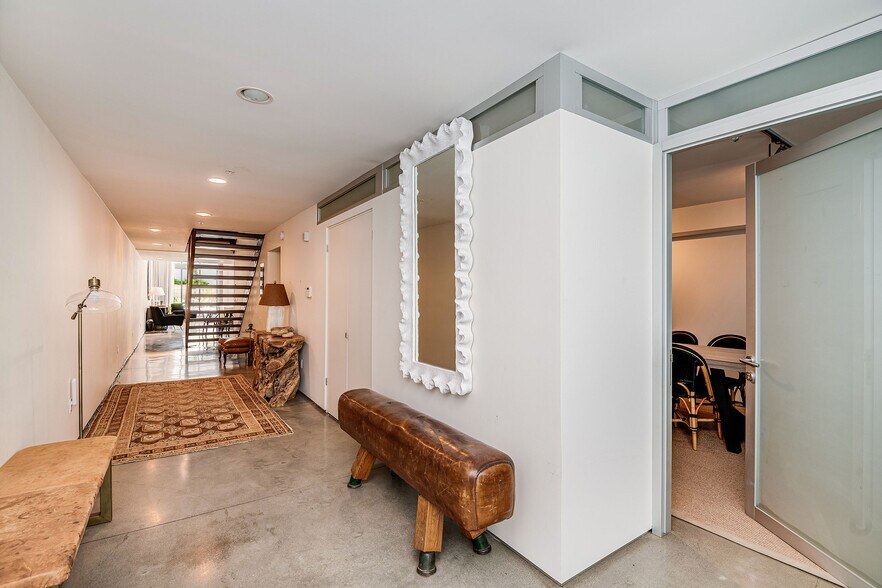 More Photos Of 2100 Abbot Kinney Blvd, Venice Office For Lease