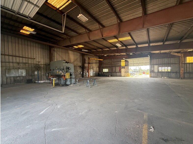 More Photos Of 100 E Industrial Blvd, Beeville Manufacturing For Lease