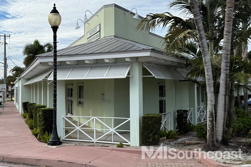 More Photos Of 612-616 SE Dixie Hwy, Stuart Office For Lease