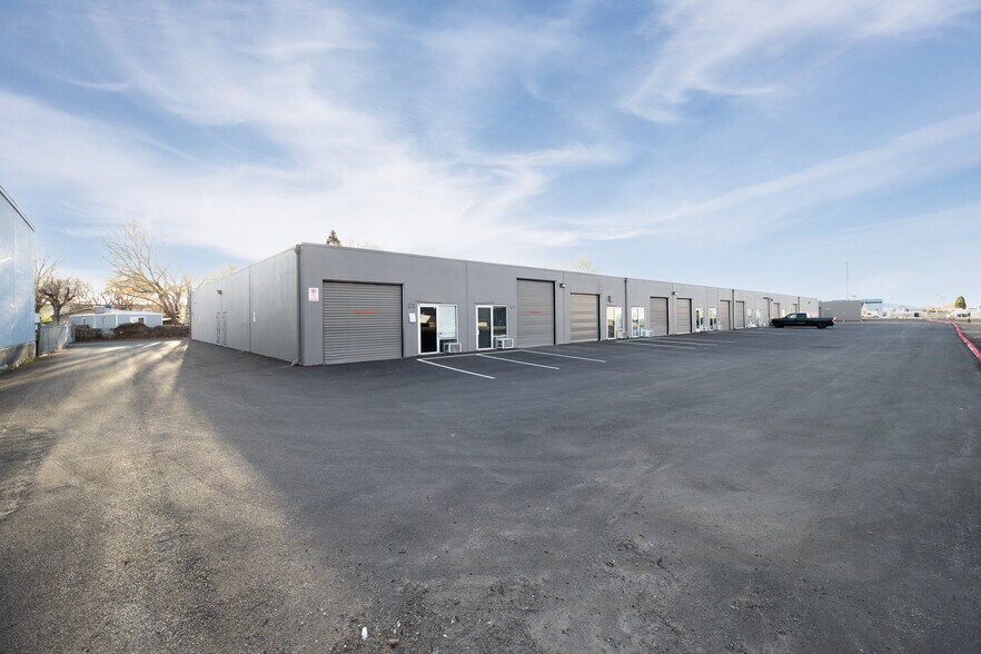 More Photos Of 755 E Greg St, Sparks Light Distribution For Lease