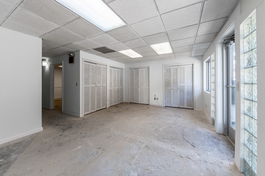 More Photos Of 231 Walnut St, Morgantown Office For Sale