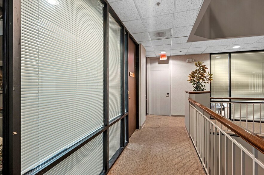 More Photos Of 222 Sidney Baker St S, Kerrville Office For Sale