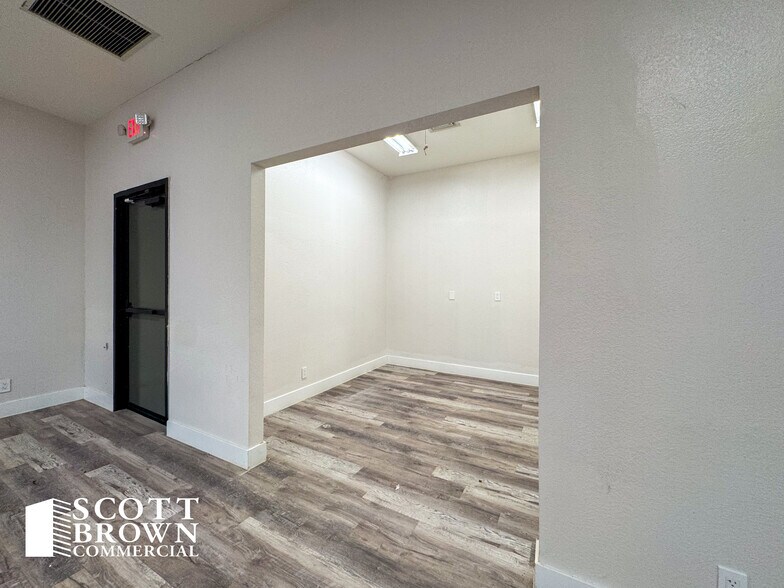 More Photos Of 2400 Worthington St, Denton Medical For Lease