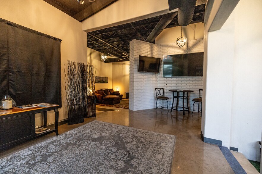 More Photos Of 2433-2439 E University Dr, Tempe Storefront Retail Office For Sale