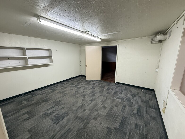 More Photos Of 807 Mcphaul St, Austin Warehouse For Sale