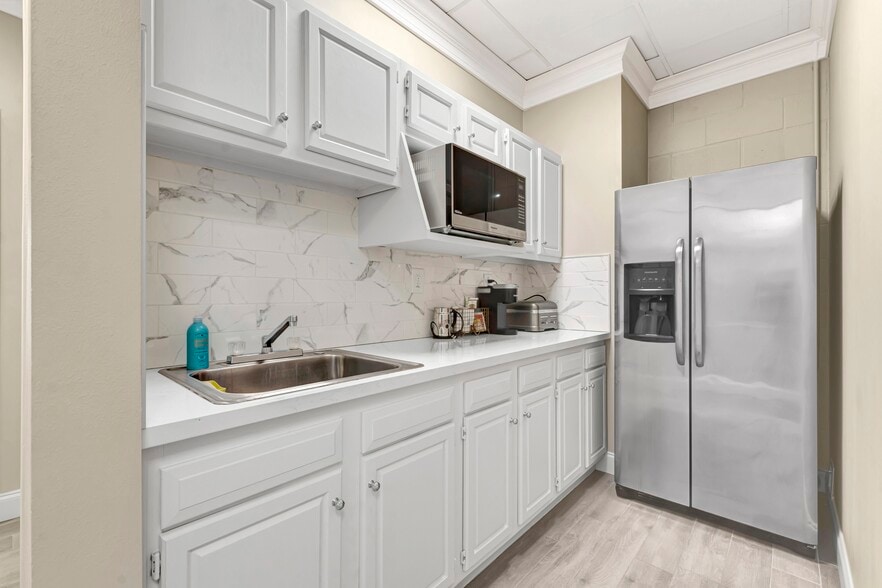 More Photos Of 8602 Spencer Hwy, La Porte Medical For Lease