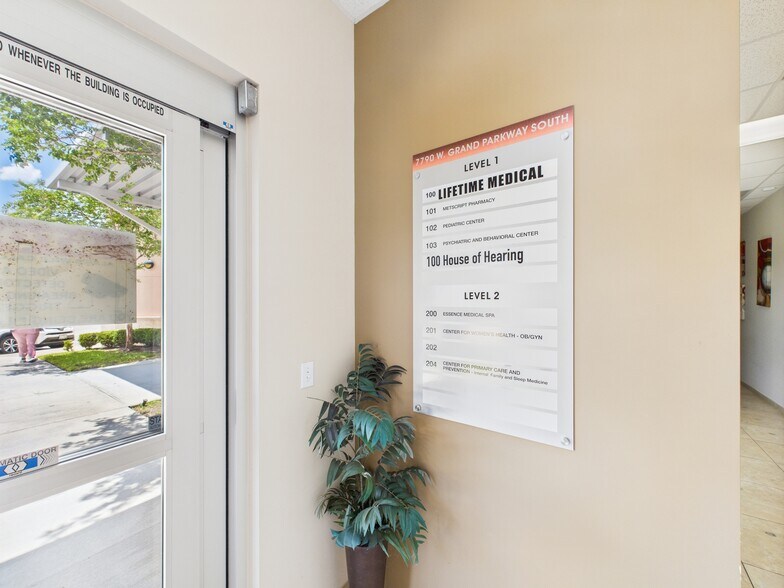 More Photos Of 7790 W Grand Pky, Richmond Medical For Lease