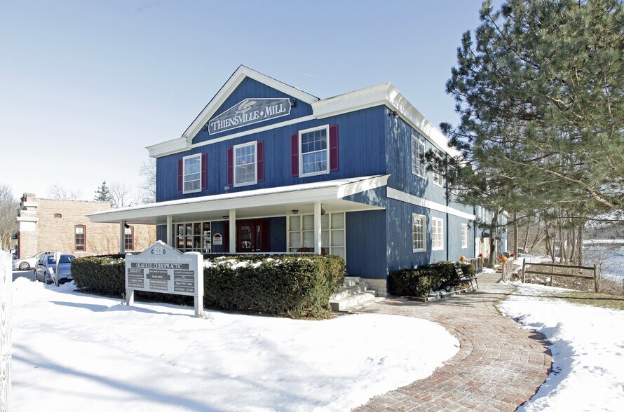 More Photos Of 122 Green Bay Rd, Thiensville Office For Lease