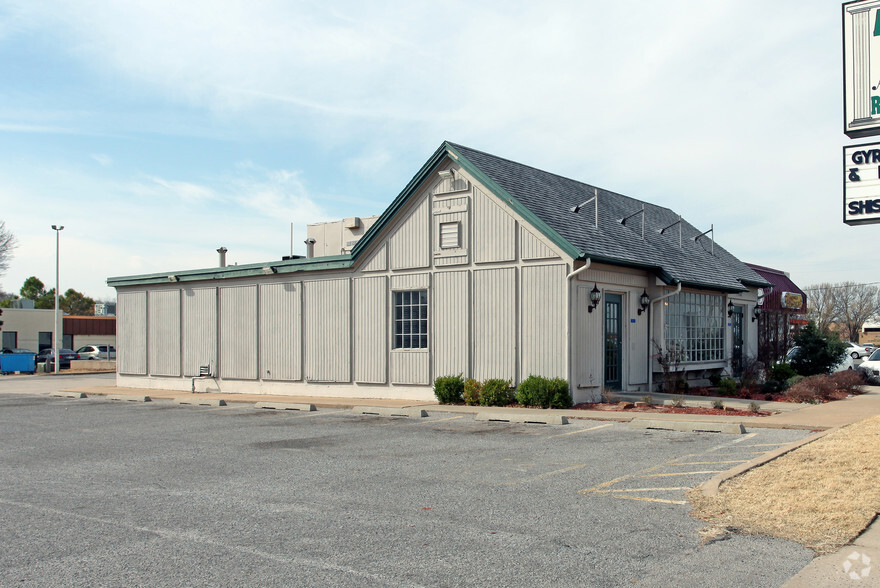 More Photos Of 7700 NW 23rd St, Bethany Restaurant For Lease