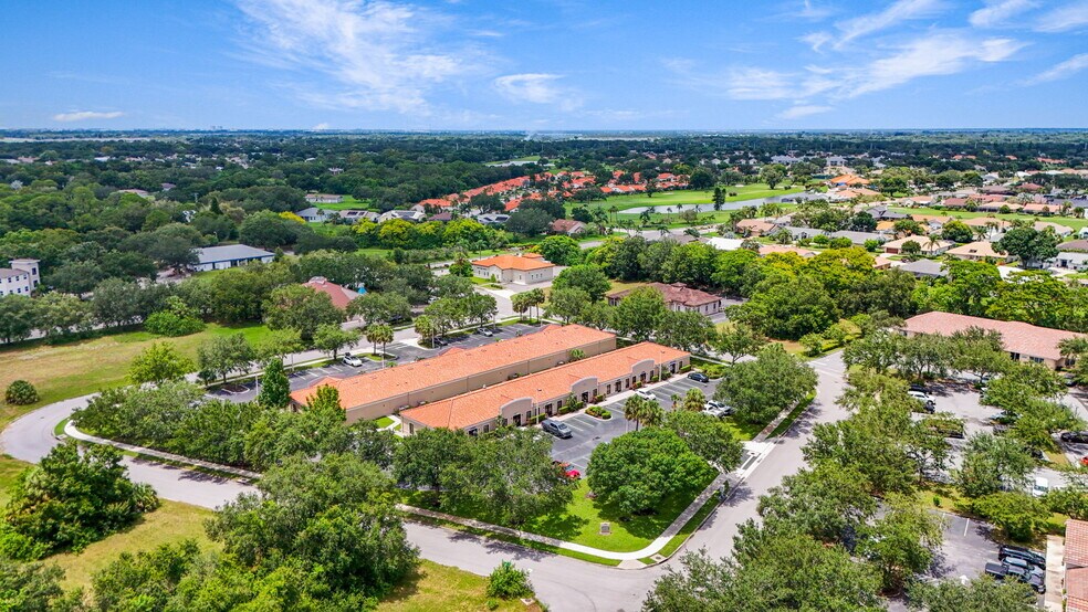 More Photos Of 3911 Golf Park Loop, Bradenton Office For Lease