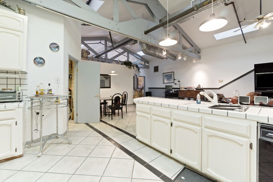 More Photos Of 920 Van Ness Ave, Fresno Parking Garage For Sale