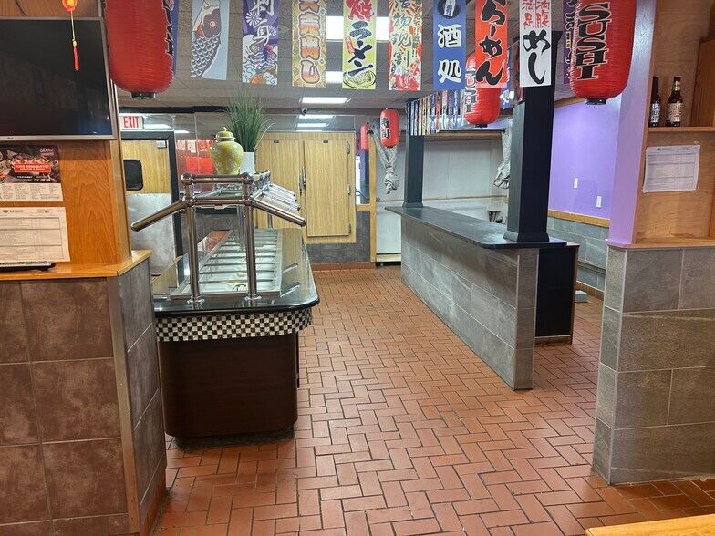 More Photos Of 2613 E Clairemont Ave, Eau Claire Restaurant For Lease