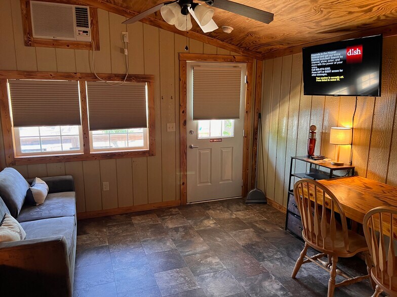 More Photos Of 1062 Susan Rd, Lake Ozark Hotel For Sale