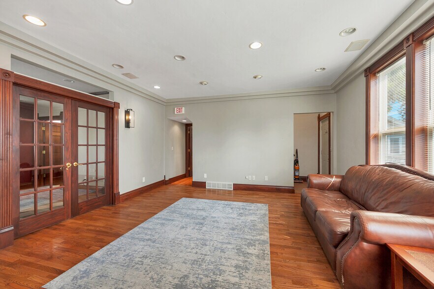 More Photos Of 125 S Quincy St, Green Bay Office For Sale