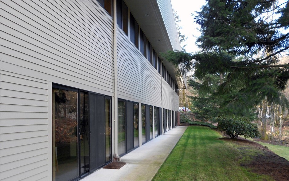 More Photos Of 4035 12th St SE, Salem Office For Lease