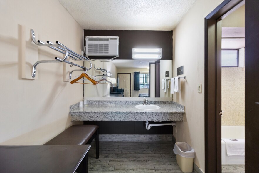 More Photos Of 1243 E Main St, Barstow Hotel For Sale