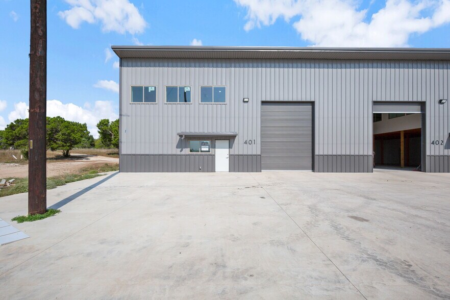 More Photos Of 10020 Darden Hill Rd, Austin Light Distribution For Lease