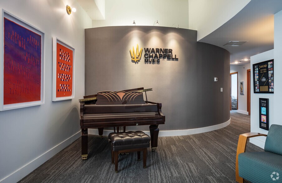 More Photos Of 555 Washington Ave, Miami Beach Office For Lease