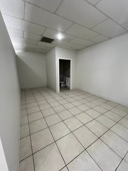 More Photos Of 2810 Louetta Rd, Spring Unknown For Lease