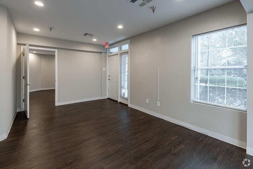 More Photos Of 1250 Upper Hembree Rd, Roswell Medical For Lease