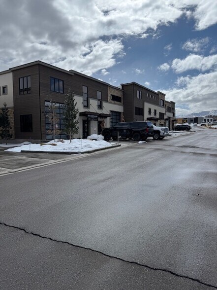 Primary Photo Of 4554 Forestdale Dr, Park City Light Distribution For Lease