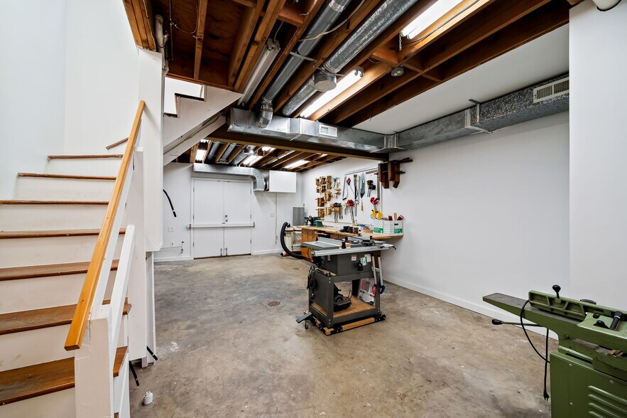 More Photos Of 1637 E Baltimore St, Baltimore Office Residential For Sale