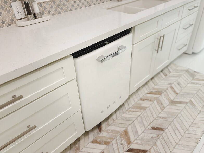 More Photos Of 301 SW 7th St, Fort Lauderdale Office For Sale