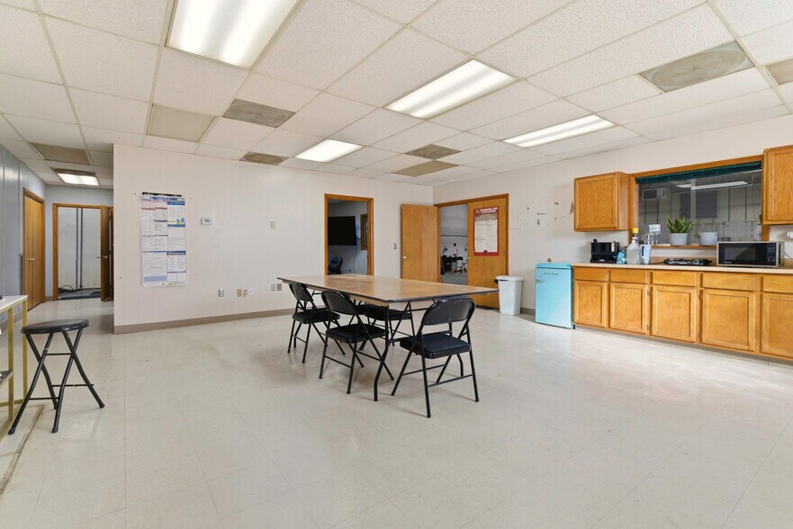 More Photos Of 4310 E 75th Ter, Kansas City Warehouse For Sale