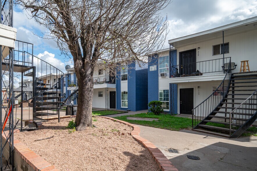 More Photos Of 122 E Crosstimbers St, Houston Apartments For Sale