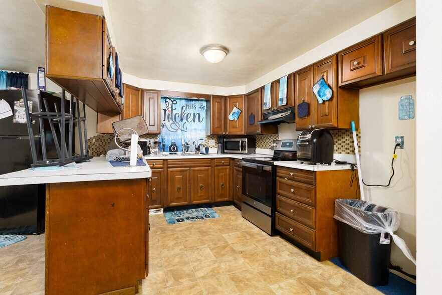 More Photos Of 210 Anderson Ln, Belleville Multifamily For Sale