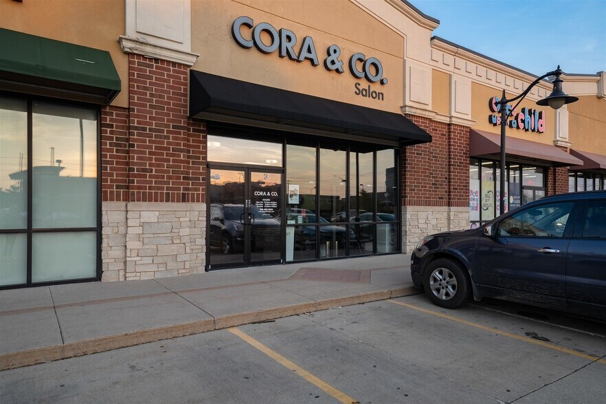 More Photos Of 105 Krispy Kreme Dr, Bloomington Storefront For Sale