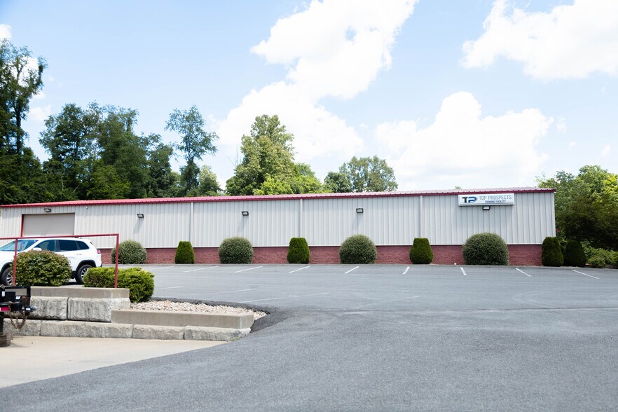 More Photos Of 700 Business Park Dr, Morgantown Showroom For Lease